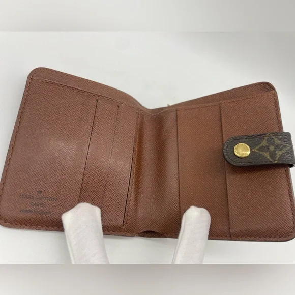 Louis Vuitton Monogram Short Wallet - Picture 5 of 11
